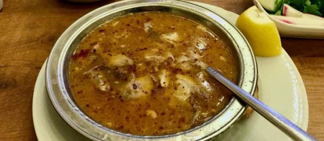 Eklem arlarnn giderilmesini salar.    Doal antibiyotik etkisi vardr.    Baklk sisteminin glenmesini salayan beyran orbas iyileme dneminde olan hastalarn daha hzl bir ekilde toparlanmasna yardmc olmaktadr.    st solunum yolu hastalklarnn sk grld k aylarnda en ifal ve faydal orba olarak nitelendirilmektedir.