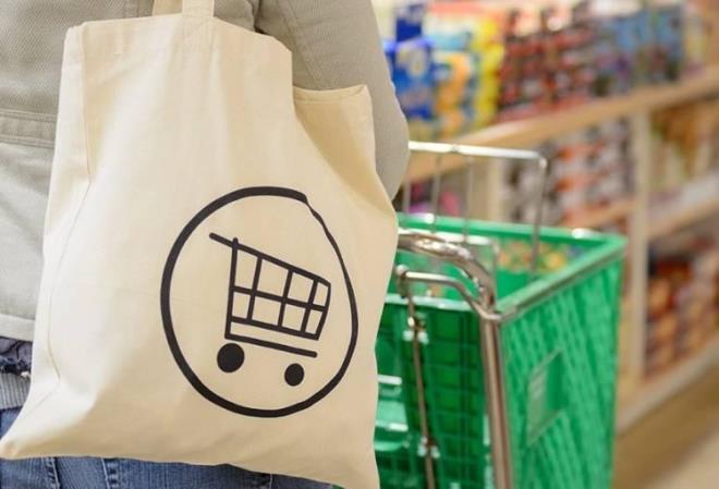 ok fazla poet kullanm da byk risk. Marketlerde, pazarlarda gday dorudan temas edecek biimde poete koyduunuzda yine bir gei sz konusu oluyor. Bez torbalar kullanmak daha salkl" dedi.