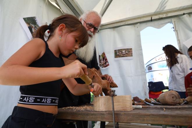 Bursa?nn gelien yzn turizm olarak belirleyen ve bu hedef dorultusunda kentin tarihi ve doal zenginliklerini en iyi ekilde deerlendiren Bykehir Belediyesi, doa sporlarn ulusal ve uluslararas alanda tantmak amacyla almalarn srdryor. ?Doa Sporlar ve Doa Turizmi Gnleri?nin bu yl altncsn dzenleyen Bykehir Belediyesi, Hdavendigar Kent Park?nda iki gn boyunca doa sporuna ilgi duyan herkese unutulmaz anlar yaatt. Trkiye?nin en byk etkinliklerinden biri olan Doa Sporlar ve Doa Turizmi Gnleri?nde; daclk, bisiklet, kano, rafting, maaraclk, motor sporlar, yelken, off road, dal, izcilik, kayak ve snowboard, kamp-karavan, hava sporlar, bocce, kanyon, atletizm ve model uak gibi bir ok bran tantld. Arama kurtarma ve tatbikat gsterilerinin de yapld etkinlikte; 50 farkl spor kulb, spor topluluu ve kamu kurumu faaliyet gerekletirdi.