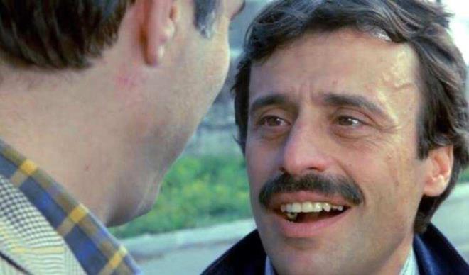 Berberde salarn kestirirken ekildii pozlar sosyal medyada gndem olan Altu'un keyifli halleri gzlerden kamad.