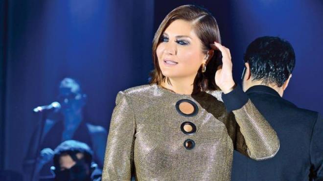 nl arkc Sibel Can'n Beykoz'da bulunan evine sk sk gelerek hediyeler brakmaya alan saplantl hayran byk tedirginlie sebep oldu. Israrl davranlaryla korkuya sebep olan saplantl hayran hakknda savclk kararn verdi.