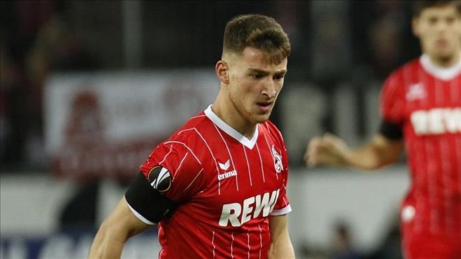 3 - Salih zcan 79  <br>  Hz 77  ut 62  Pas 72  Dribling 77  Defans 76  Fizik 81