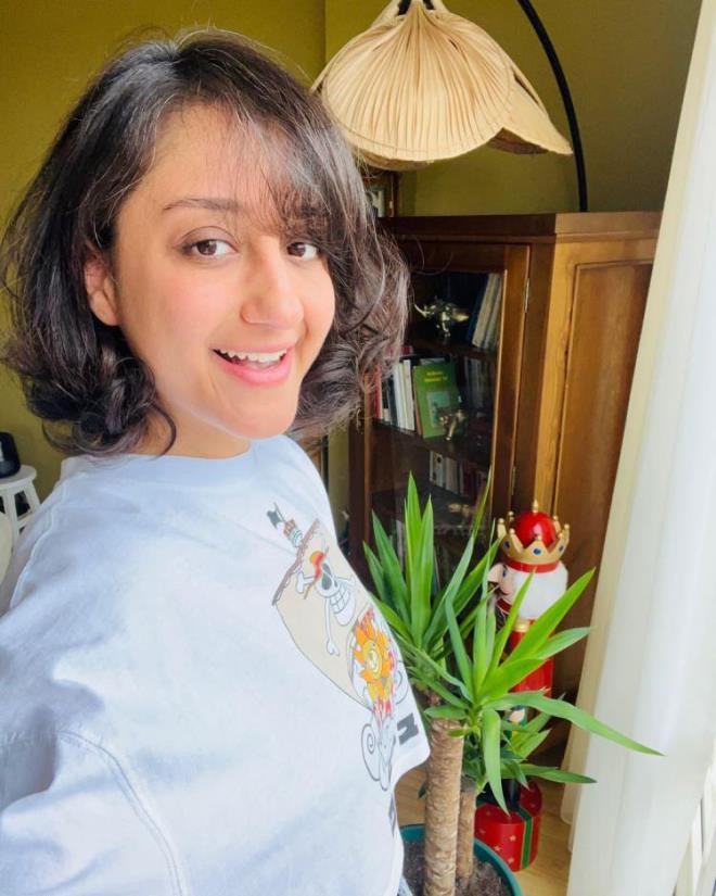 Oyuncunun neesi ve mutluluunu gren takipileri ise "Sen nasl mutluysan yle gzelsin!" yorumlarnda bulundu.