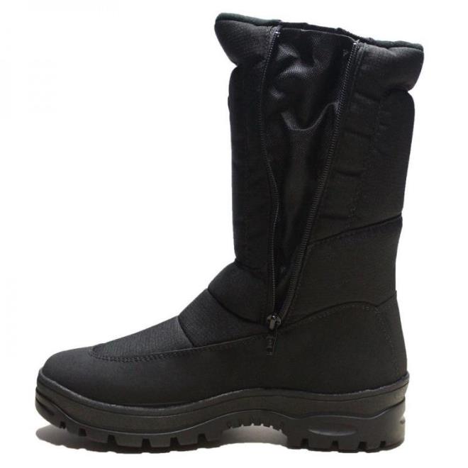 Karl� ve buzlu g�nlerde ise ayakkab� se�imi hamile kad�nlar i�in olduk�a �nemlidir. Topuklu ayakkab� giymek yerine lastik tabanl� ve derin t�rt�kl� ayakkab�lar giyilmelidir.