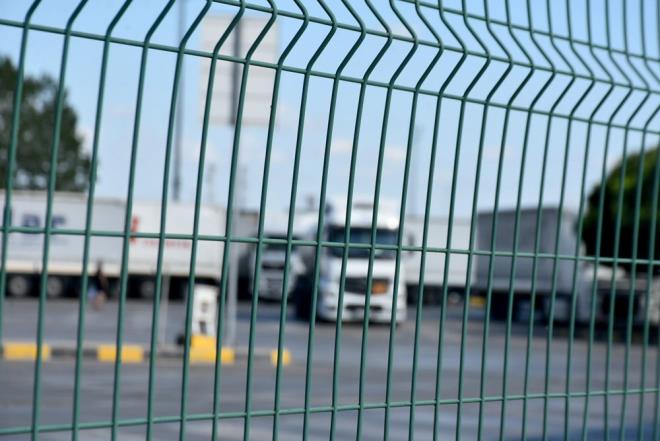 Edirne Valilii, gmenlerin TIR'lara kaak binmeleri nedeniyle nlemlerin artrlmasn istedi.