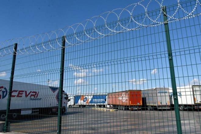 LETMELER NLEMLERN TAMAMLADI    Tebligatn zerinden 11 ay getikten sonra Kapkule Snr Kaps yolu zerindeki iletmeler nlemlerini tamamlad.