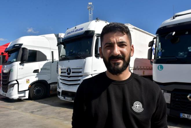 Belika'ya ihra yk gtren Hseyin ifti ise riskin tamamen azalmadn syleyerek, "Bu nlemler ok iyi oldu. Risk bir nebze azald ama bu tamamyla azald anlamna gelmiyor. nk yukardan dikenli tel ektikleri zaman, bu sefer alttan tel rgleri kesip, girmeye alyorlar. Burada da ister istemez tedirgin bekleyebiliyoruz. Bana sahadan sramn geldiine dair mesaj bile gelse, terk etmeden nce arabam kontrol etmem gerekiyor. Mhr kesip, kesmediklerini, brandalar her yeri kontrol ediyorum" dedi