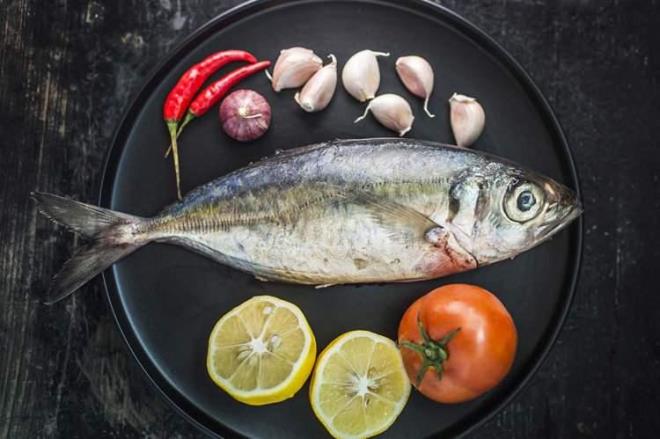 Haftada 2-3 porsiyon tketilebilen balklar: 1 porsiyon 100 gram olarak u ekilde belirlenmitir.     Hamsi, Sardalya, Salmon, Pisi Bal, Deniz Levrei, Mezgit, Alabalk gibi balk eiyleri tketilebilir.