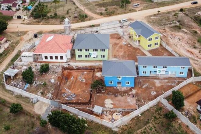 Maneviyata yneldikten sonra tm dnyada kap kap dolap yardma muhta insanlara el uzatan Gamze zelik, bir yandanda Instagram hesabndan Hz Hatice Klliyesi iin destek paylamnda bulundu.