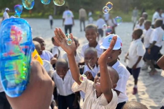 Yardm almalarnn tm hzyla devam ettiini ifade eden zelik, fayda salamann byk bir hazzn yaadn syledi.