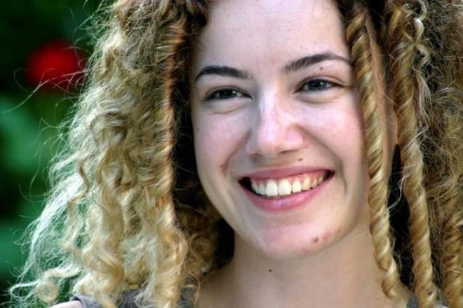 2006 ylnda Arka Sokaklar dizisinde Pnar karakteriyle ekranlarda byk beeni toplayan Aydn, dizide Rza Baba'nn kz ve komiser Ali'nin ei rolndeydi.