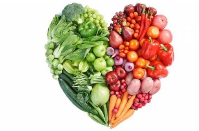 &#8203;Meyveler ve sebzelerin her hastaln zmne sahip vitaminleri barndrdklar phesiz bir gerek. Kalp rahatszlklarnn nne gemek iin gnde 5 porsiyon sebze ve meyve tketimmeniz oldua nemli. Salkl beslenme listenize meyve yemeyi eklerseniz kalp hastalklarna kar savunma kalkan oluturursunuz.