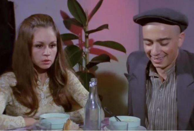 Yeilam'n masum gzelleri arasnda yerini ald phesis bir gerek. Kariyerinin basamaklarn Kelolan filmi ile kan oyuncu, filmde Kelolan'a srlsklam ak olan masum bir gzeli oynuyor.