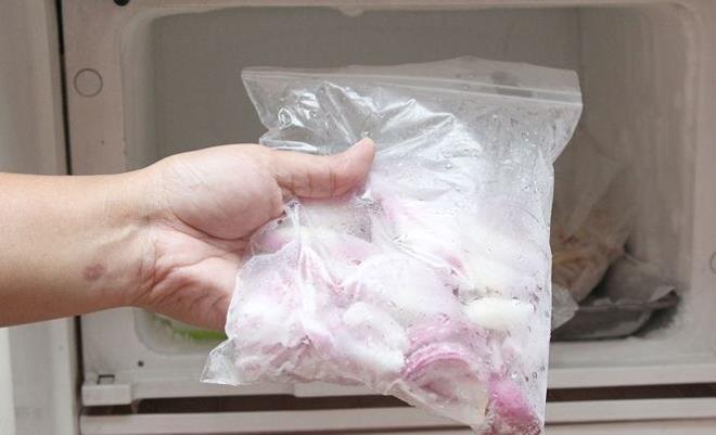 Kullanacanz bir dier pratik yntemlerden biri de yemeklik kp kp doradnz soanlar az kapal ekilde poete yerletirmek olacaktr.