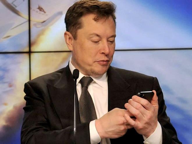 Musk ayrca, Twitter' ikinci eyrein sonunda en az bir milyar insann kullanmasn istediini syledi. Sosyal medya devinin u anda dnya apnda 450 milyon aktif kullancs bulunuyor.