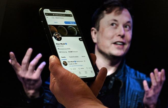 Dier taraftan, Tesla CEO'su daha nce, Haziran aynda Twitter alanlar ile yapt toplantda  "harika" olarak nitelendirdii WeChat'e hayranln dile getirmiti. Musk, WeChat?in bir benzerinin olmadn syledi.
