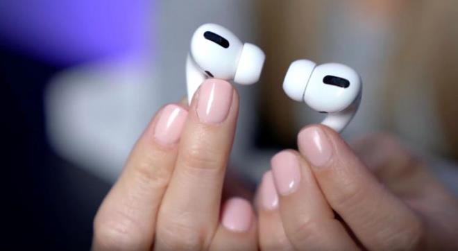 Son gnlerde sklkla tercih edilen kablosuz kulaklklarn yaygnlaarak kullanmasyla birlikte uzamanlar harekete geti. evreye kar duyarlln azalmasna deinen uzmanlar, kablosuz kulaklklarn fiziksel adanda zararl etkilerin barndrdn belirtti.