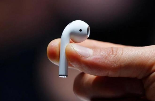 Dr. Selami Yavuz,  &#8203;"Bluetooth kulaklklar son zamanlarda zellikle genler tarafndan son dnemlerde yaygn kullanlan bir aparat haline geldi. Daha nceden bilindii zere kablolu kulaklklar daha fazla kullanlyordu. Kablolu kulaklklarn hareket alann kstlamas nedeniyle genler bata olmak zere yetikinlerde artk kablosuz kulaklklar kullanmaya balad.