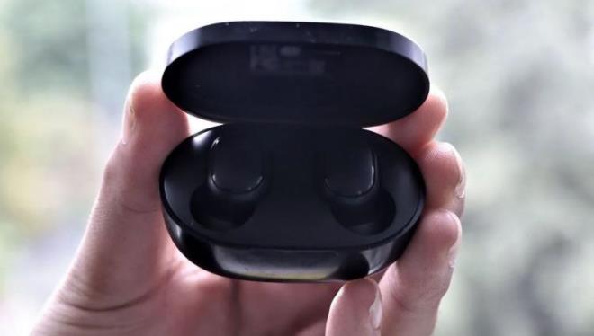 Hal byle olurken kablolu kulaklklarda yava yava raflara kaldrld.