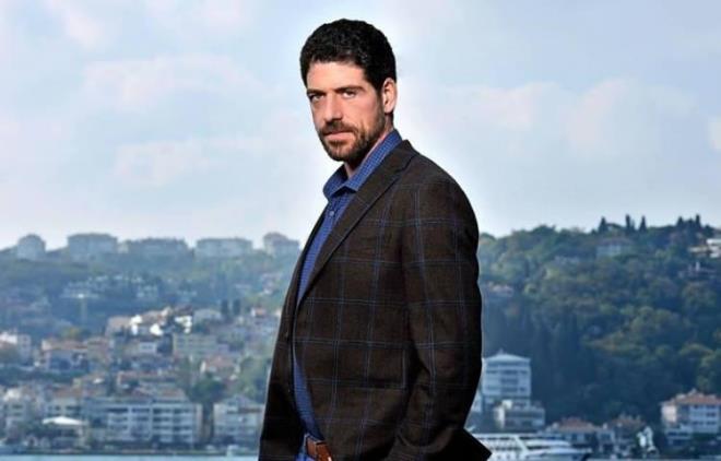 Issz Adam ve Romantik Komedi filmleriyle byk bir k yakalayan oyuncu dn len saatlerinde talihsiz bir kaza geirdi.