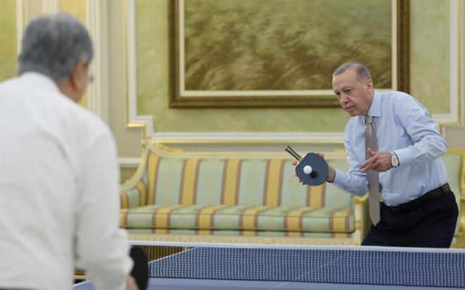 Cumhurbakan Erdoan, Astana'da grt Kazakistan Cumhurbakan Tokayev ile karlkl masa tenisi oynad.
