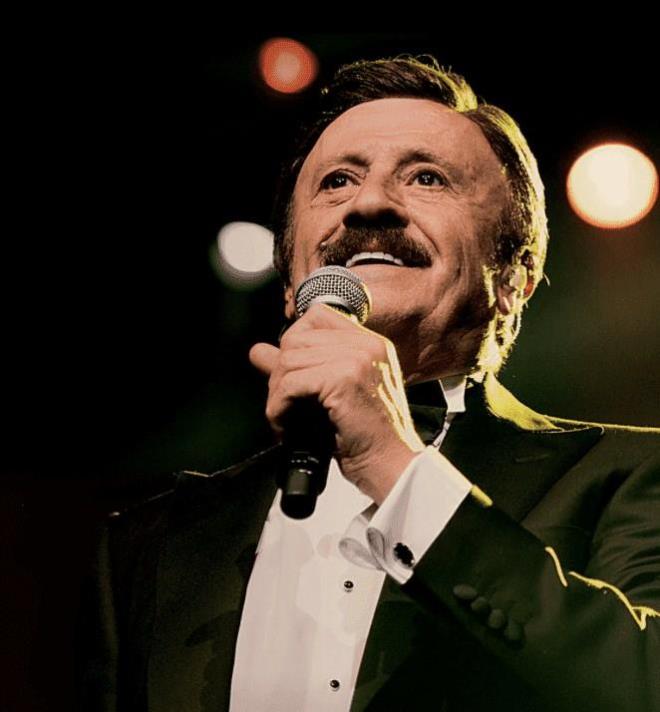 nc 45'likte nl oldum. Notay da kitaplarn yardmyla kendi kendime rendim. Hayatmn ilk bestesi, 1969-1970 ylnda 'Yalanc dnya gibi yalancsn' (Sen Mevsimler Gibisin). Bu besteyle Altn Kelebek dln aldm" eklinde srdrd.