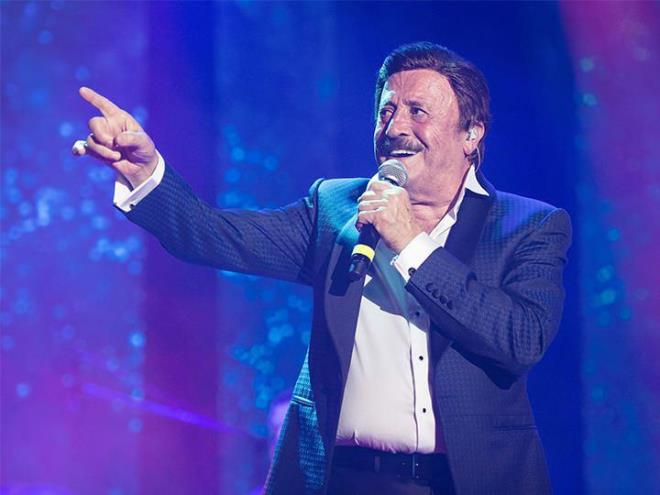 Ky kloduma cep diktim, soan ekmek yiyordum, kazandm paray da anneme ve babama gnderiyordum."