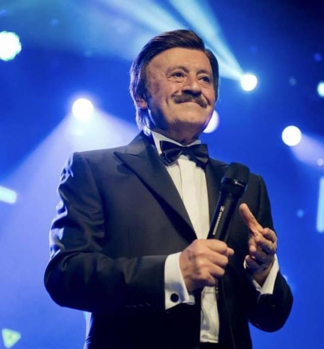 arkcln yan sra besteci ve sz yazar kimliiyle de 50 yl akn bir sredir Trk mziine yn veren usta sanat, hem meslek hayat hem de zel yaants hakknda bilinmeyenlerini ilk kez anlatt.