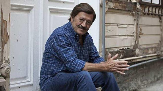 Bestecilere 'Ne olur amca bana plak yapn' dedim. 'Olum sen burada iisin. Nota da bilmiyorsun' dediler. Yoksa iten ayrlacam syledim. Patron 'ocuun sesini bir dinleyin' dedi. Dinlediler ve 'Byle bir ey olamaz' dediler.