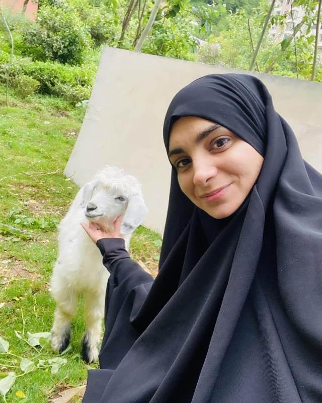 Maneviyata ynelerek tesettre giren Osma, adn da Mekselina slam olarak deitirmi ve kendine bambaka bir hayat semiti.