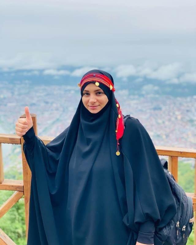 2000'li yllarda ekranlarda frtna gibi esen Popstar adl yarmayla adn duyuran zlem Osma, imdilerde deiimiyle gndeme geliyor.