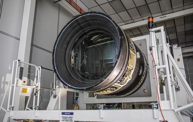 2 BN 800 KG AIRLIINDA    SLAC Ulusal Hzlandrc Laboratuvar tarafndan yaplan aklamada, teleskobun boyutu ile ilgili ?Yaklak 1,65 metre x 3 metre boyutlarnda, kabaca kk bir araba boyutunda ve neredeyse 2 bin 800 kilogram arlnda? denildi.