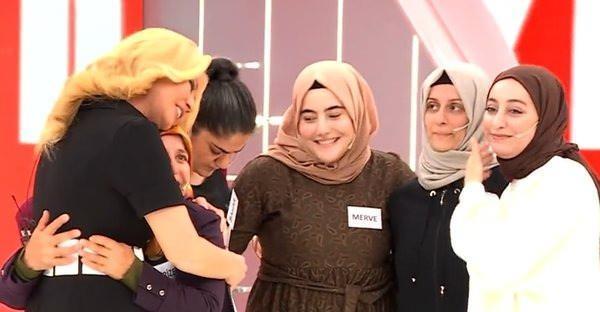 Canl yaynda konuan Anl, "Evet, yaplan DNA incelemesinde Perize Allak ile Abdlhamit Akboa adl kiilerin Glsen Damgacolu adl ocuun yzde 99.99 biyolojik ebeveyinleri olduu ortaya kmtr. 36 yl sonra kaybettii bebeine kavutu" dedi.