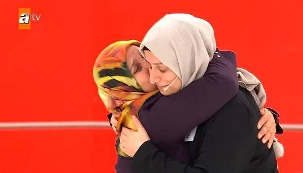 36 yl sonra evladna kavumann mutluluunu yaayan Perize Hanm, gzyalar iin sevin lklar atmaya balad.