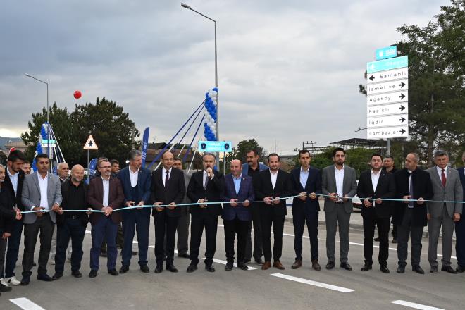 Yldrm Belediye Bakan Yardmcs Yusuf Demirok da Yldrm Belediyesi olarak, Bykehir Belediyesi?nin katklaryla Yldrm?da pek ok yatrma imza attklarn syledi.  Konumalarn ardndan Samanl kprleri, Bakan Akta ve protokol yeleri tarafndan kurdele kesilerek trafie ald.