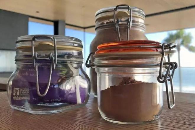 New Jersey, New Brunswick'teki Rutgers niversitesi'ndeki aratrmaclar, baharat kaplarnn, kullandktan sonra en ok kirlenen mutfak malzemesi olduunu buldu. Bir deneyde, bir kii yemek piirirken kullandktan sonra baharat kaplarnn neredeyse yarsnn bakterilerin yerletii bulundu.