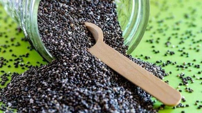 CHA TOHUMU    Chia tohumlar , tketildikten sonra midenizde jelatin benzeri bir madde oluturmalarna neden olan mkemmel bir lif kaynadr.