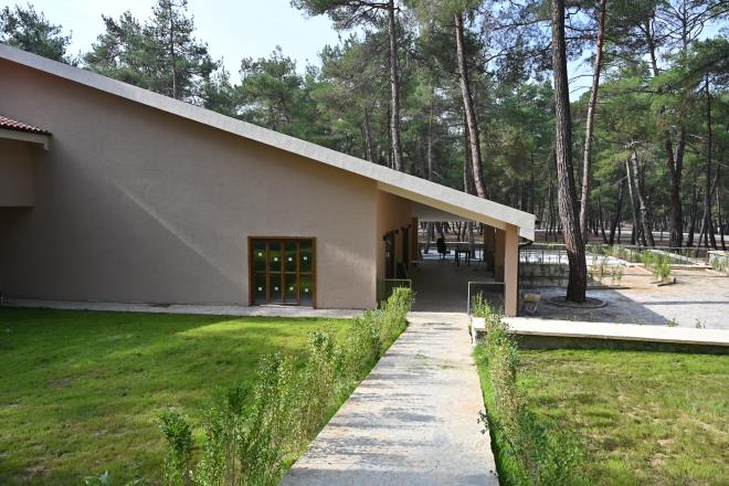 Alandaki almalarn ksa zamanda tamamlanarak hizmet vereceini aklayan Bakan Akta, ?Orhaneli ilemiz, da yresinin ehre en yakn ilesidir. Ulamla ilgili yaplan yatrmlar var. Ama uan bile rahat bir ekilde ulalabilir. Misafirlerimiz iin doal bir ortamda gzel bir vakit geirmeleri iin almalar yaplyor. Resmi aln inallah nmzdeki yl bahar aylarnda yapacaz ancak yakn zamanda ufak ufak hizmet vermeye balanacak. Turizm yatrmlarmz iin gzel bir rnek olan Karagz Mesire Alan, Orhaneli?ne ve Bursa?ya hayrl olsun? diye konutu.