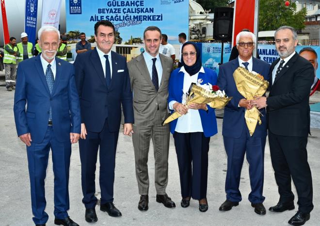 Ulamdan altyapya, eitimden spora kadar her alanda Bursa?y marka kent yapma yolunda almalarn srdren Bykehir Belediyesi, salk yatrmlarnda hz kesmiyor. Vatandalarn salk hizmetlerine daha kolay eriimini salamak amacyla Karapnar Mahallesi?ne 5 ay nce modern bir aile sal merkezi ile 112 acil mdahale istasyonu kazandran Bykehir Belediyesi, Glbahe Mahallesi?nde de benzer yatrm hizmete almak iin dmeye bast. Hayrsever iadam Davut alkan?n destekleriyle 850 metrekare alan zerinde ina edilecek aile sal merkezi ve 112 acil mdahale istasyonunda; 7 adet doktor muayene odas, 2 adet gebe izleme odas, 2 adet alama odas, 2 adet acil mdahale odas, ambulans park alanlar ve personel dilenme blmleri bulunacak. Glbahe Mahallesi?nde salk hizmetlerinin daha nitelikli verilmesini salayacak merkezin temel atma trenine; Bykehir Belediye Bakan Alinur Akta, Osmangazi Belediye Bakan Mustafa Dndar, l Salk Mdr Fevzi Yavuzylmaz, AK Parti l Bakan Davut Grkan, Hayrsever adam Davut alkan, ei Beyaze alkan ve olu Cengiz alkan ile mahalle halk katld.