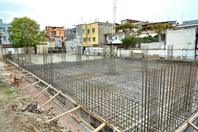 Bursa Bykehir Belediyesi, Karapnar Aile Sal Merkezi?nin ardndan Glbahe Mahallesi?ne de modern bir aile sal merkezi kazandryor. Hayrsever iadam Davut alkan?n destekleriyle hayata geirilecek Glbahe Beyaze alkan Aile Sal Merkezi?nin temeli trenle atld.