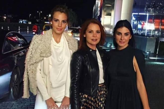 EVLENDKTEN SONRA SANAT CAMASINDAN UZAKLATI   Kendisine mutlu bir yuva kuran Glah Soydan Alkolar evlendikten sonra sanat camiasndan uzaklat. Aslah Alkolar ile Nesliah Alkolar adnda iki kz olan Alkolar?n kzlar da anneleri ve anneanneleri gibi gzellikleri ile kendilerinden sklkla sz ettiren isimlerden. nl oyuncunun ayn zamanda  torunu bulunuyor.