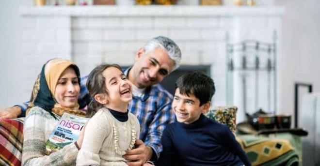 Din aklanrken, karnzda ocuk olduu unutulmamaldr. Basit, sade bir dil ile ufak ufak, korkutmadan anlatlmas gerekir. Ama dini sevdirmek olduu akldan kmamal ve korkutulmamaldr. En byk korku yalnzca sevgiden doar. ocua sevmeyi, ve sevilmeyi retmek, ona zaten bir noktada Allah' yani dini retmek demektir.