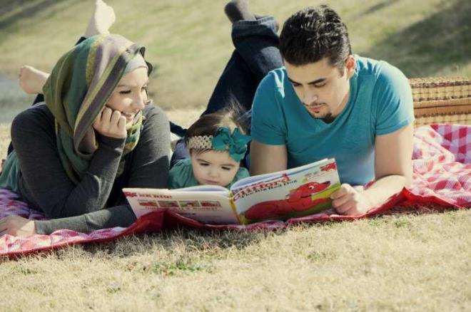 2 YAINDAN TBAREN MANEV DEERLER RETLMEL    Bu konuda uyaran uzmanlar, ocuklarn zellikle yanlarnda tartlmamas, kavga edilmemesi gerektiini belirtti. Bununla birlikte ocua 2 yandan itibaren gelenek ve greneklerin, din konusunda Allah ve yaratc kavramlarnn retilmesi gerektiini de aklad.