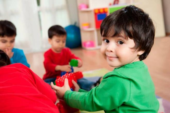 OCUK BEYN SNGER GBDR...    zellikle ocukluk anda 2 ile 6 ya aral bir snger gibi bilgilerin beyne ekilip, ilendii zaman araldr. Bu srete ocuk etrafn zmlemeye alrken, bir taraftan da anne ve babas arasndaki ilikiyi tm hayatnda uygulamak zere rnek alr.