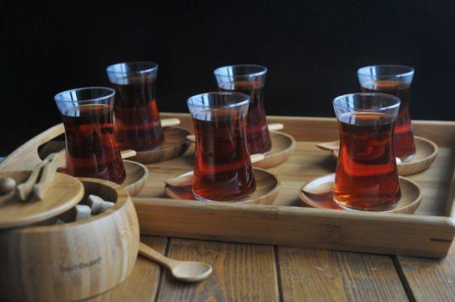 GERENDEN FAZLA AY TKETM    Her eyde olduu gibi ay tketiminde de snr amamak gerekli. Doru ve kararnda kullanlan ekersiz ayn kan ekeri seviyesini drd ve odaklanmaya iyi geldii bilinmektedir.