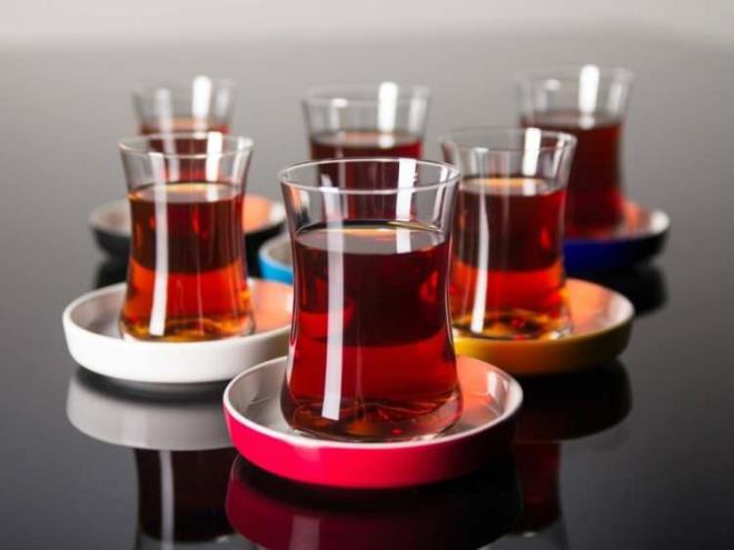 ay tketiminin giderek art gstermesi zerine uzmanlar alarma geti. Uzmanlara gre, ar ay imek zellikle yemekten sonra ay tketmek; mide bulantsna, ba arsna, kalp arpntsna, sinir ve uyku problemine kadar birok soruna neden oluyor.