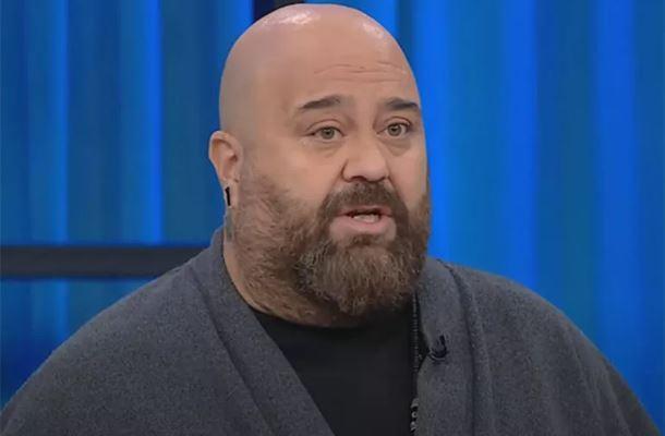 "HANGS GEREK FATMA NUR?"    Somer ef, "Fatma Nur, getiimiz hafta  tabak almsn hepsi kaybetmi. Bir dokunulmazln, kaptanln ya da dln yok. Baar olarak elle tutulabilecek tek ey, elemelerde burada bir canavara dnyorsun. Biraz seriyorsun bence, nce ktn bir oyun yok. Ne zaman buray ciddiye alp, iine konsantre olup tabak kartacaksn? Veya bunlar benim umrumda deil poplerlik mi nemli diyorsun? Hangisi gerek Fatma Nur?" diye sordu.