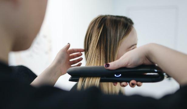 KAINTI    San birok yan etkilerinin yannda belkide en rahatsz edici durumlardan biri de kantdr. Salarn nemini yitirmesi, kklerde oluan gszlk, doal ya retimini engeler. Bu durum ise kant, kzarklk, pul pul dklme gibi semptomlar beraberinde getirir.