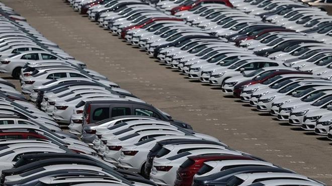 Sektrde faaliyet gsteren esnaf iin ticari aralarda bir defaya mahsus TV indirimi yaplmasn talep eden Palandken, "Otomobildeki kur art yzde 100'n zerinde. Bu durumda daha nce yzde 45 TV'ye tabi bir otomobilin bugnk TV oran yzde 80 oldu. Daha da tesi, vergisiz fiyat 200 bin lirann altnda otomobil kalmad iin en dk TV oran yzde 80'e kt. Bu da ara fiyatlarnn ekstra artmasna sebep oluyor. 2015'te olduu gibi ticari aralar iin yeniden bir defaya mahsus TV indirimi getirilmeli." ifadelerini kulland.