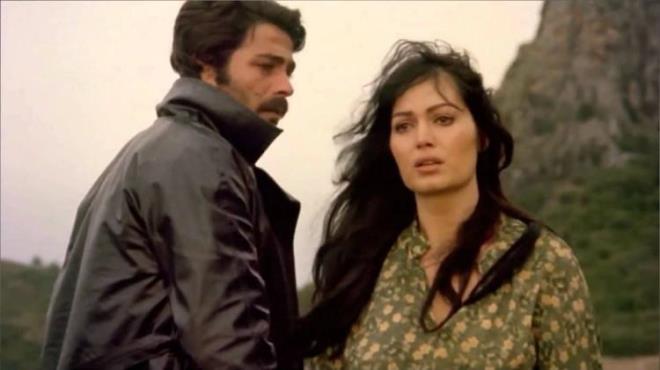 Hayranlarn youn ilgisine teekkr eden oray, ?Bu gzel insanlarla birlikte olmay ok istiyordum. Bugne ksmetmi. Scacksnz, harikasnz. Sizleri ok seviyorum. Daha nce burada filmim oynanm. Bir fotoraf grdm, arkada Mardin klar iinde benim perdede yzm kocaman. O kadar sevdim ki o fotoraf. Keke orda olsaydm, dedim. O kadar ok istedim ki arkasndan Mardin?den davet geldi. ok teekkr ediyorum, inanmyorum burada olduuma ok mutluyum.? diye konutu.